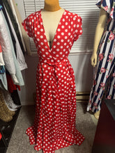 Load image into Gallery viewer, Deep V Polka Dot maxi
